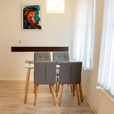 H&h Im Herzen Der Stadt Geraeumig Ruhig Zentral Mit Kueche Und Esstisch 아파트