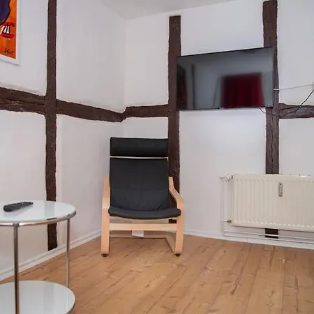 H&h Im Herzen Der Stadt Geraeumig Ruhig Zentral Mit Kueche Und Esstisch *