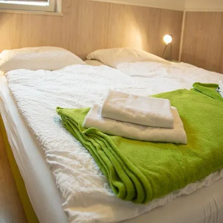 H&h Im Herzen Der Stadt Geraeumig Ruhig Zentral Mit Kueche Und Esstisch Apartmán