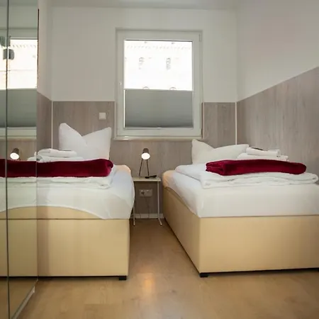 H&h Im Herzen Der Stadt Geraeumig Ruhig Zentral Mit Kueche Und Esstisch *