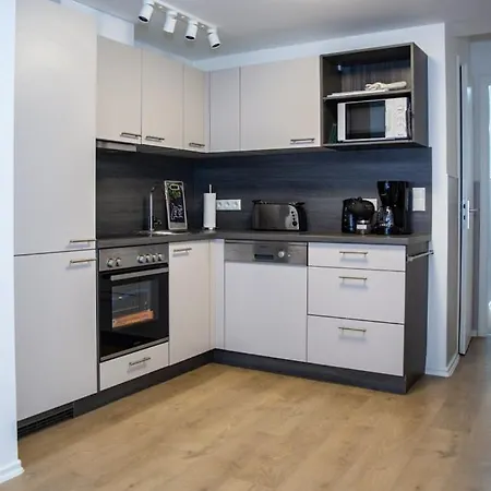 H&h Im Herzen Der Stadt Geraeumig Ruhig Zentral Mit Kueche Und Esstisch