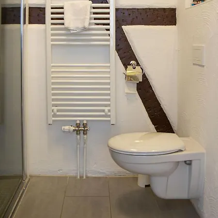 H&h Im Herzen Der Stadt Geraeumig Ruhig Zentral Mit Kueche Und Esstisch *