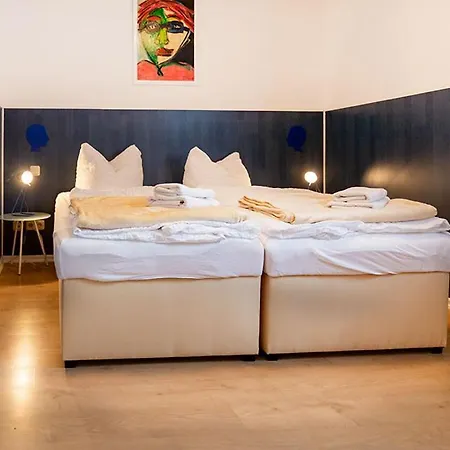 H&h Im Herzen Der Stadt Geraeumig Ruhig Zentral Mit Kueche Und Esstisch