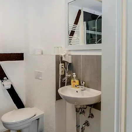 H&h Im Herzen Der Stadt Geraeumig Ruhig Zentral Mit Kueche Und Esstisch 그라이프스발트