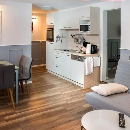 H&h Im Herzen Der Stadt Geraeumig Ruhig Zentral Mit Kueche Und Esstisch Apartment Greifswald