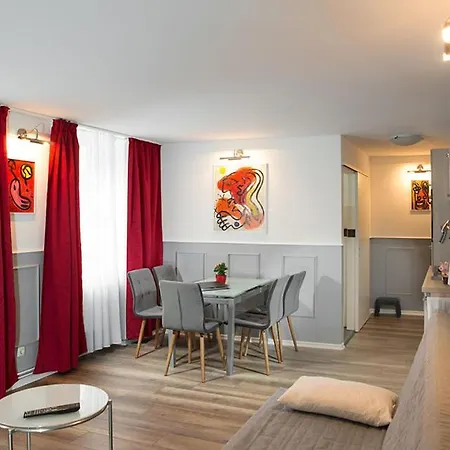 H&h Im Herzen Der Stadt Geraeumig Ruhig Zentral Mit Kueche Und Esstisch 아파트 *