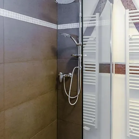 H&h Im Herzen Der Stadt Geraeumig Ruhig Zentral Mit Kueche Und Esstisch Apartmán Greifswald