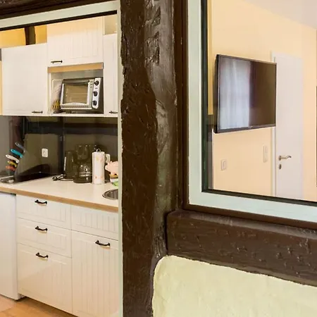 H&h Im Herzen Der Stadt Geraeumig Ruhig Zentral Mit Kueche Und Esstisch 아파트 그라이프스발트