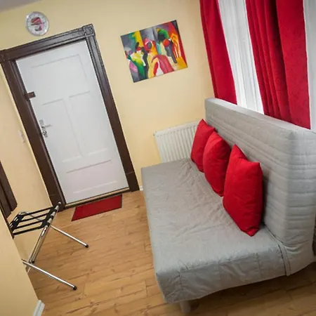 H&h Im Herzen Der Stadt Geraeumig Ruhig Zentral Mit Kueche Und Esstisch