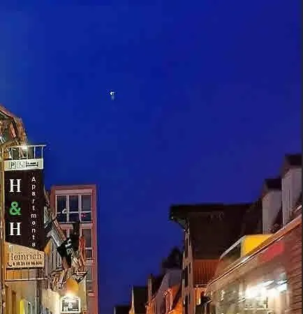 H&h Im Herzen Der Stadt Geraeumig Ruhig Zentral Mit Kueche Und Esstisch גרייפסוואלד