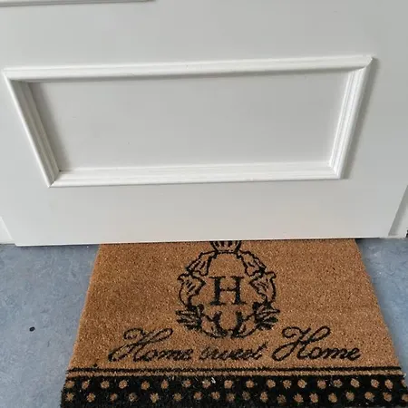 H&h Im Herzen Der Stadt Geraeumig Ruhig Zentral Mit Kueche Und Esstisch גרייפסוואלד